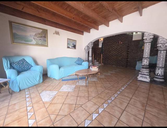 5 BEDROOM HOUSE FOR SALE IN GLENVISTA